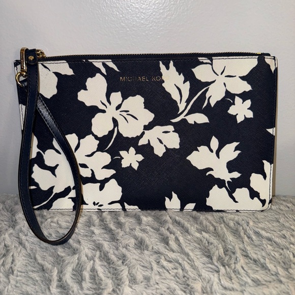 Michael Kors Black and White Floral large size Wristlet clutch - Picture 1 of 8